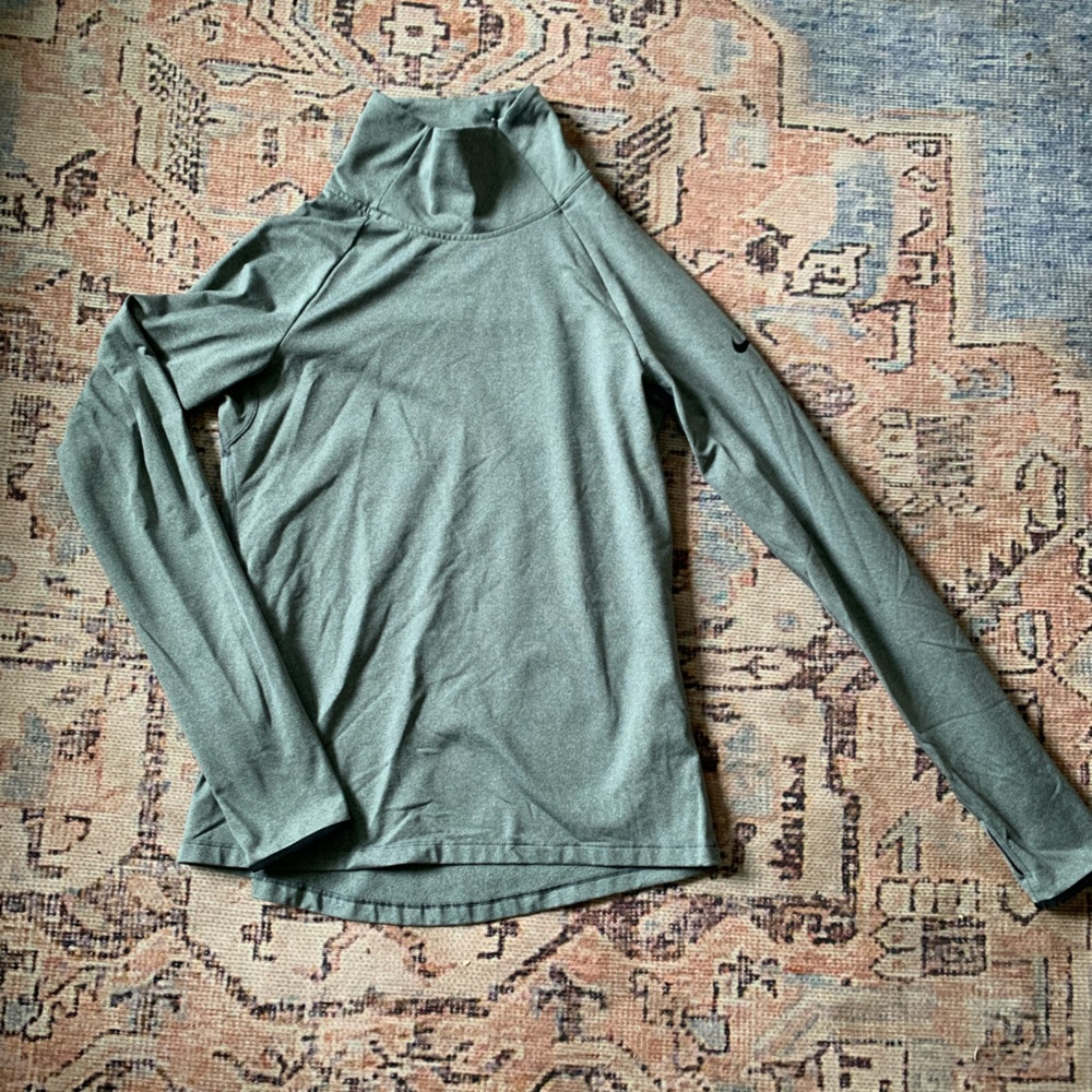 Nike dry fit long sleeve lightweight sweatshirt gray large